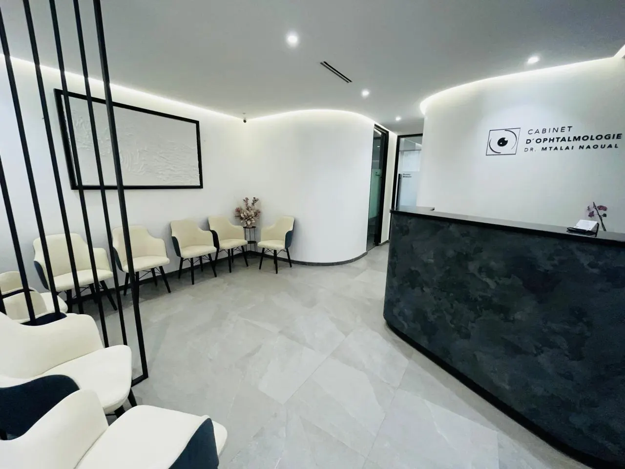Salle d'attente de l'ophtalmologue à Sidi Maarouf, Casablanca